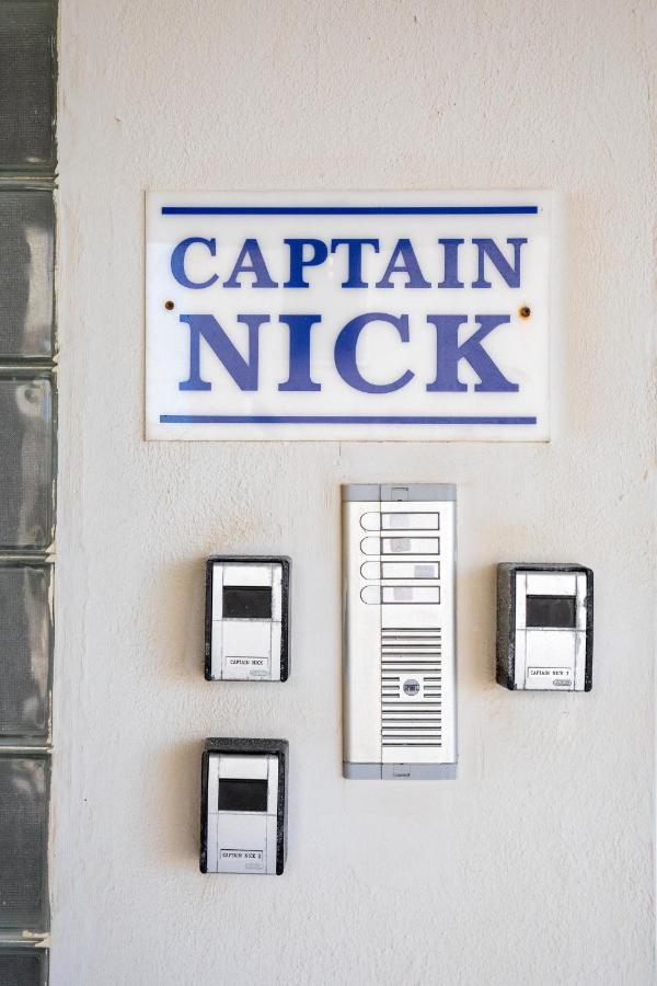 Captain Nick Chania  Luaran gambar